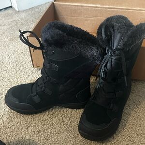 Columbia Black Fur-Trimmed Winter Boots